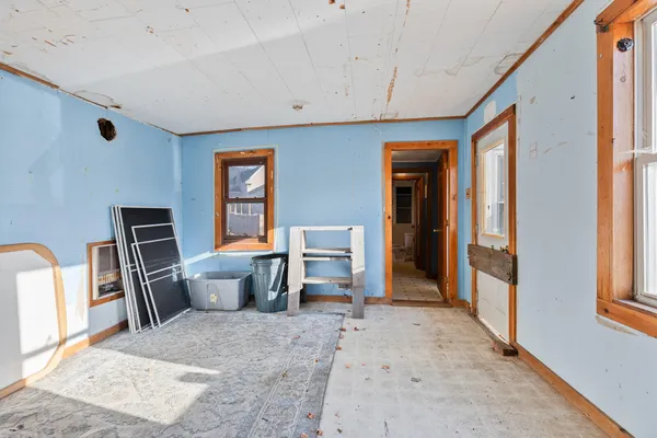 $169,900 | 21 Water Street, Clinton, ME 04927