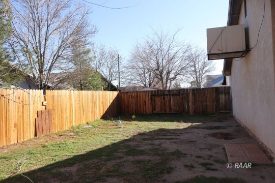 824 Walker Lane Ridgecrest, CA 93555 - Photo 19 of 20 a view of a backyard of the house
