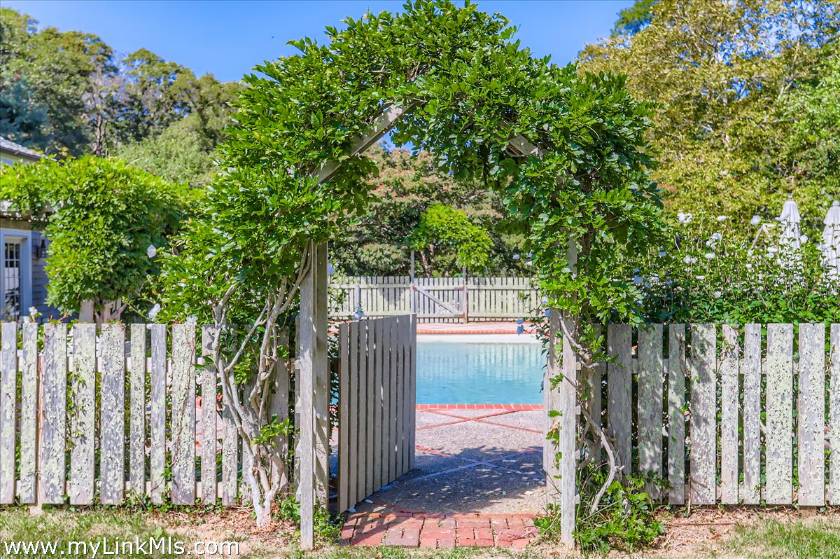 180 Pilot Hill Farm Road Vineyard Haven, MA 02568 - Photo 39 of 68
