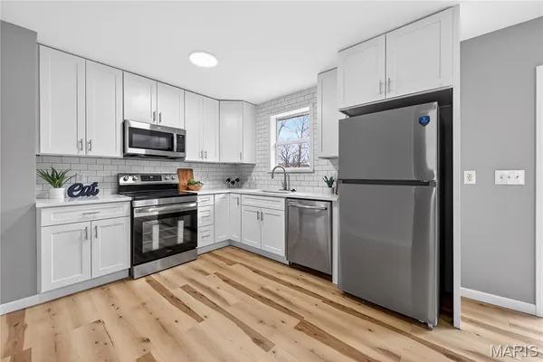 $275,000 | 60 Stonecliff Drive, Fenton, MO 63026