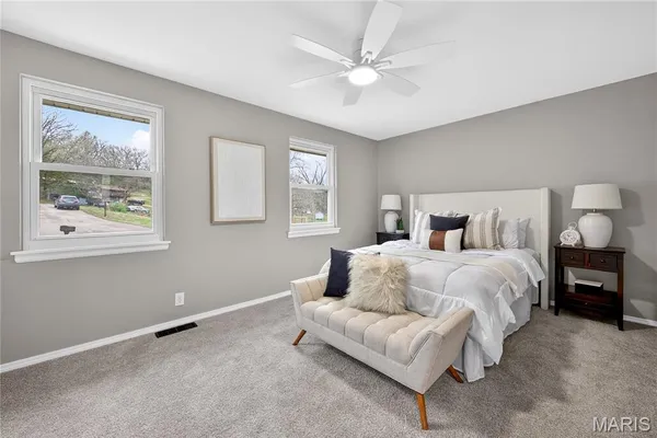 $275,000 | 60 Stonecliff Drive, Fenton, MO 63026