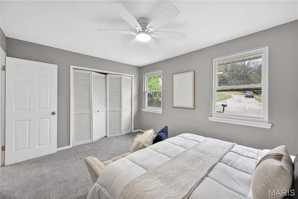 $275,000 | 60 Stonecliff Drive, Fenton, MO 63026