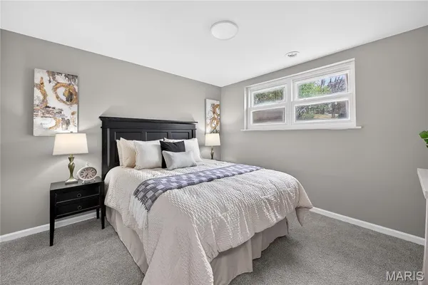 $275,000 | 60 Stonecliff Drive, Fenton, MO 63026