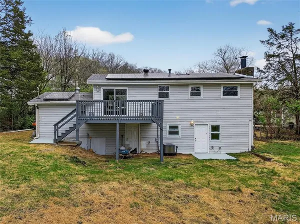 $275,000 | 60 Stonecliff Drive, Fenton, MO 63026