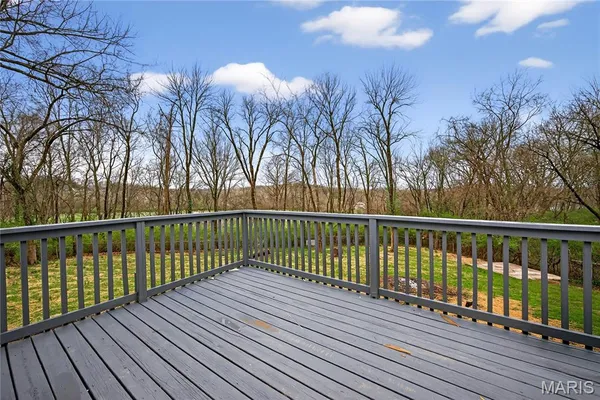 $275,000 | 60 Stonecliff Drive, Fenton, MO 63026