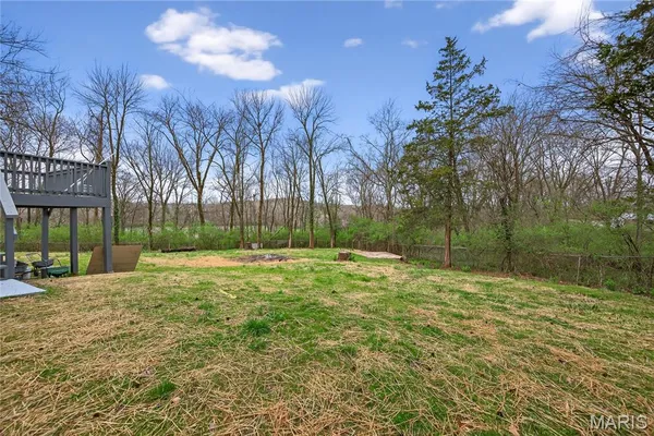 $275,000 | 60 Stonecliff Drive, Fenton, MO 63026