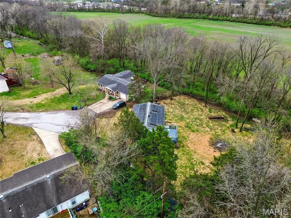 $275,000 | 60 Stonecliff Drive, Fenton, MO 63026