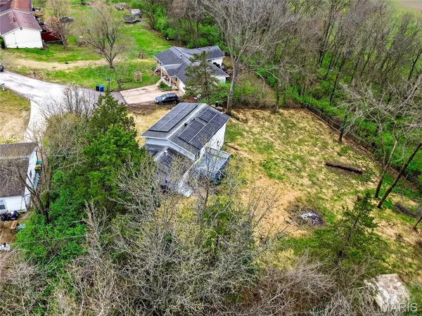 $275,000 | 60 Stonecliff Drive, Fenton, MO 63026