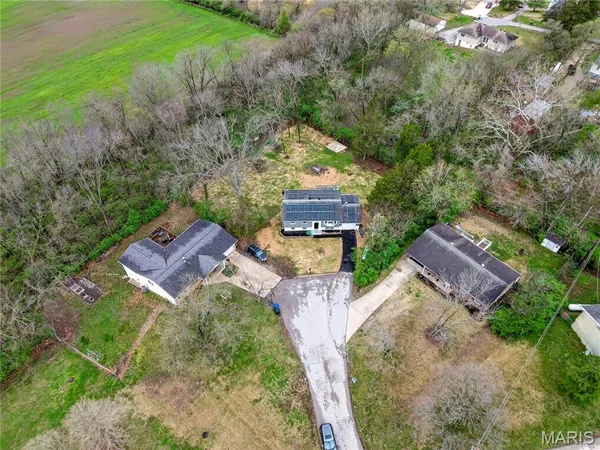 $275,000 | 60 Stonecliff Drive, Fenton, MO 63026