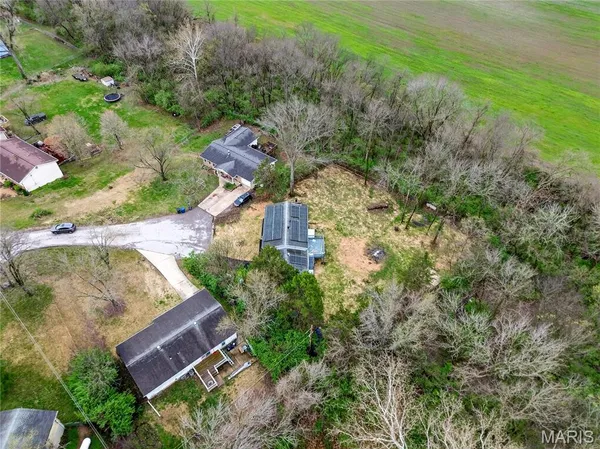 $275,000 | 60 Stonecliff Drive, Fenton, MO 63026