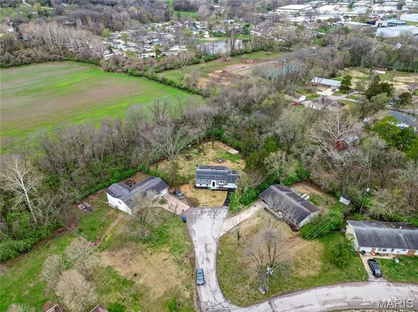 $275,000 | 60 Stonecliff Drive, Fenton, MO 63026