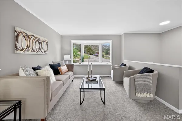 $275,000 | 60 Stonecliff Drive, Fenton, MO 63026