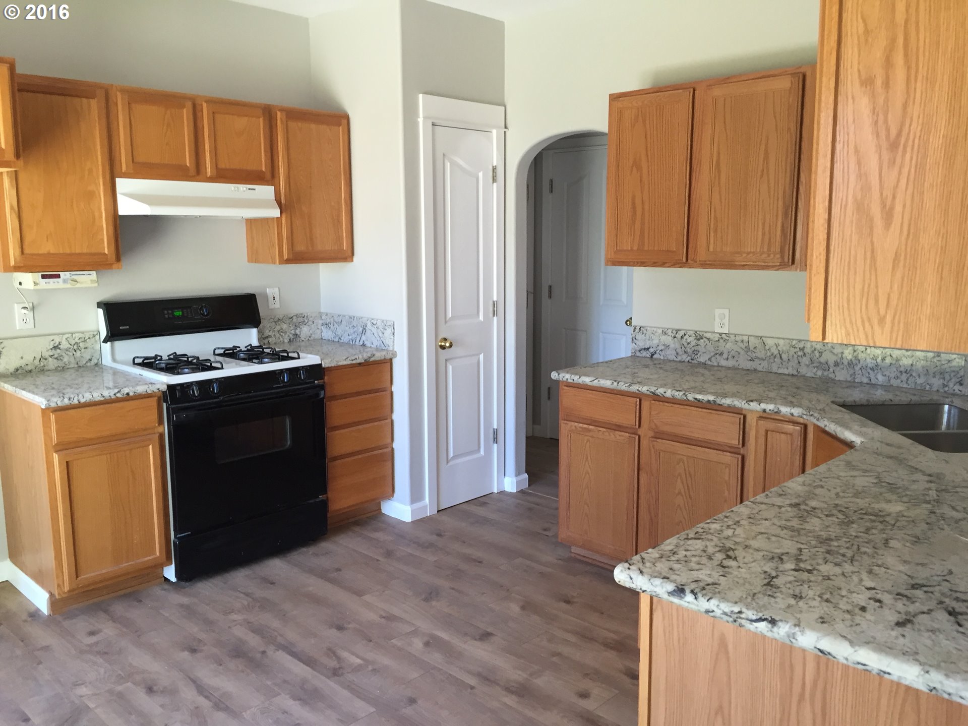 3889 Osage Street Springfield, OR 97478 - Photo 4 of 22