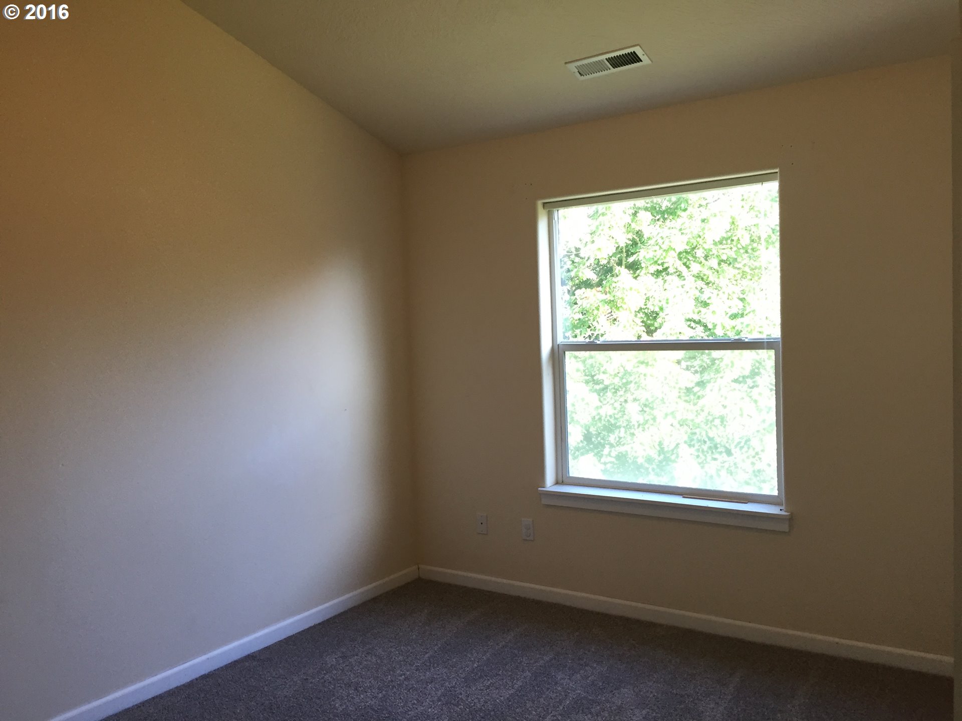 3889 Osage Street Springfield, OR 97478 - Photo 9 of 22