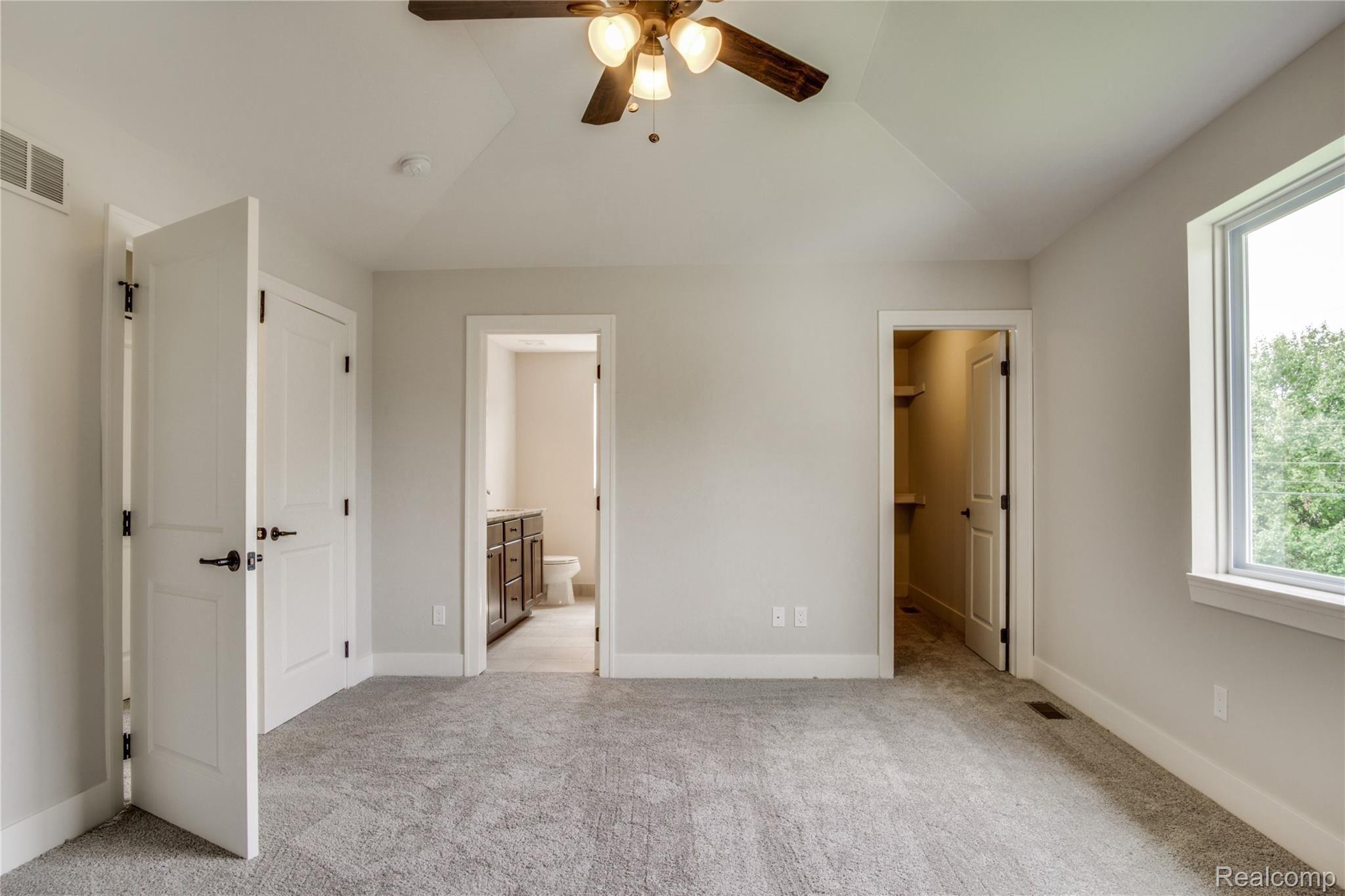2914 Walsh Drive Rochester, MI 48309 - Photo 28 of 36 Interiors (29 of 37).jpg