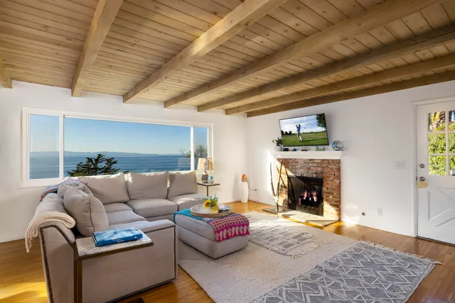 $3,950,000 | 1919 El Camino De La Luz, Santa Barbara, CA 93109