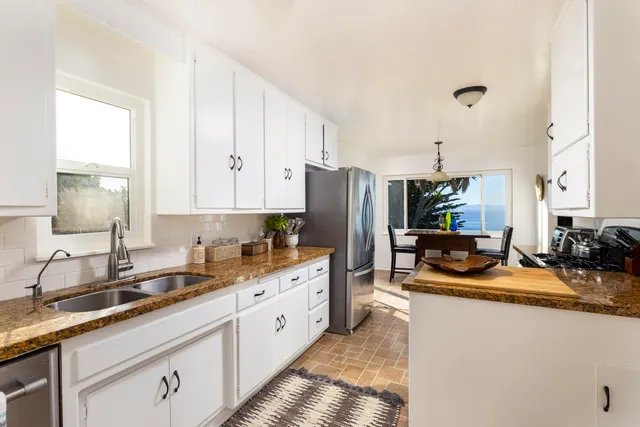 $3,950,000 | 1919 El Camino De La Luz, Santa Barbara, CA 93109