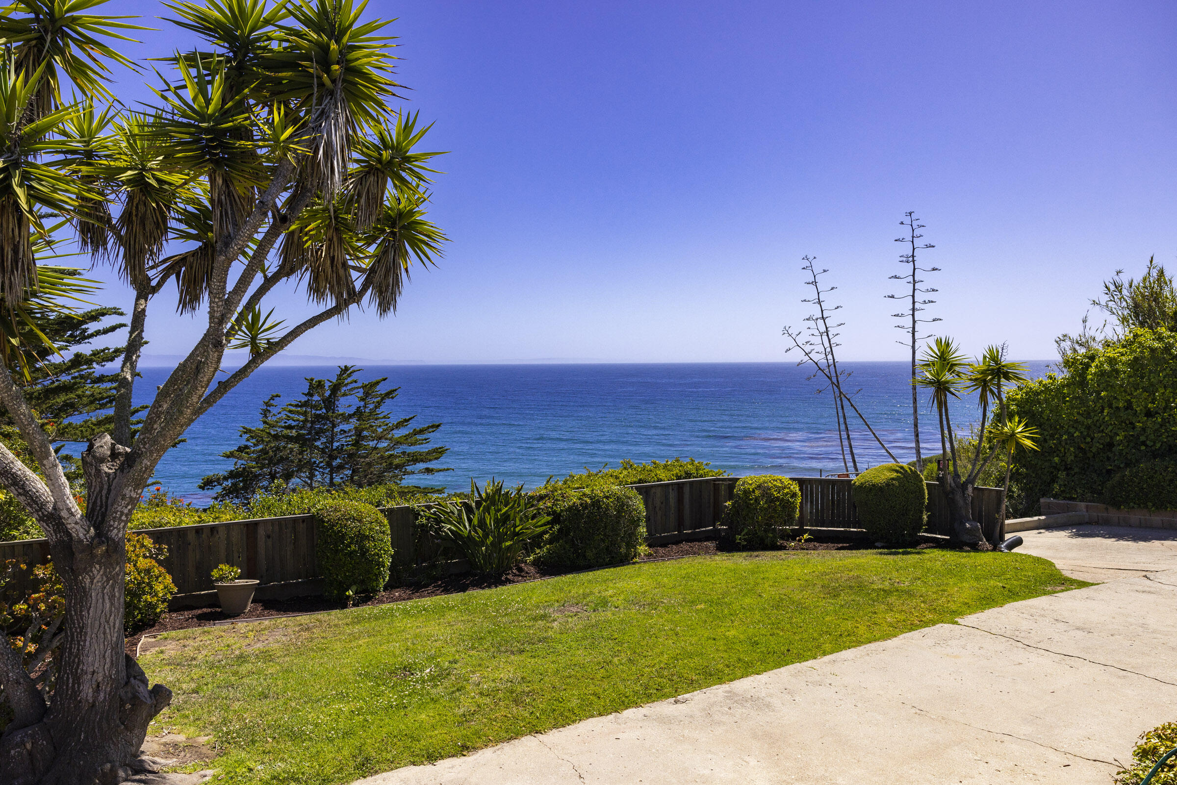 1919 El Camino De La Luz Santa Barbara, CA 93109 - Photo 5 of 28 a view of a garden