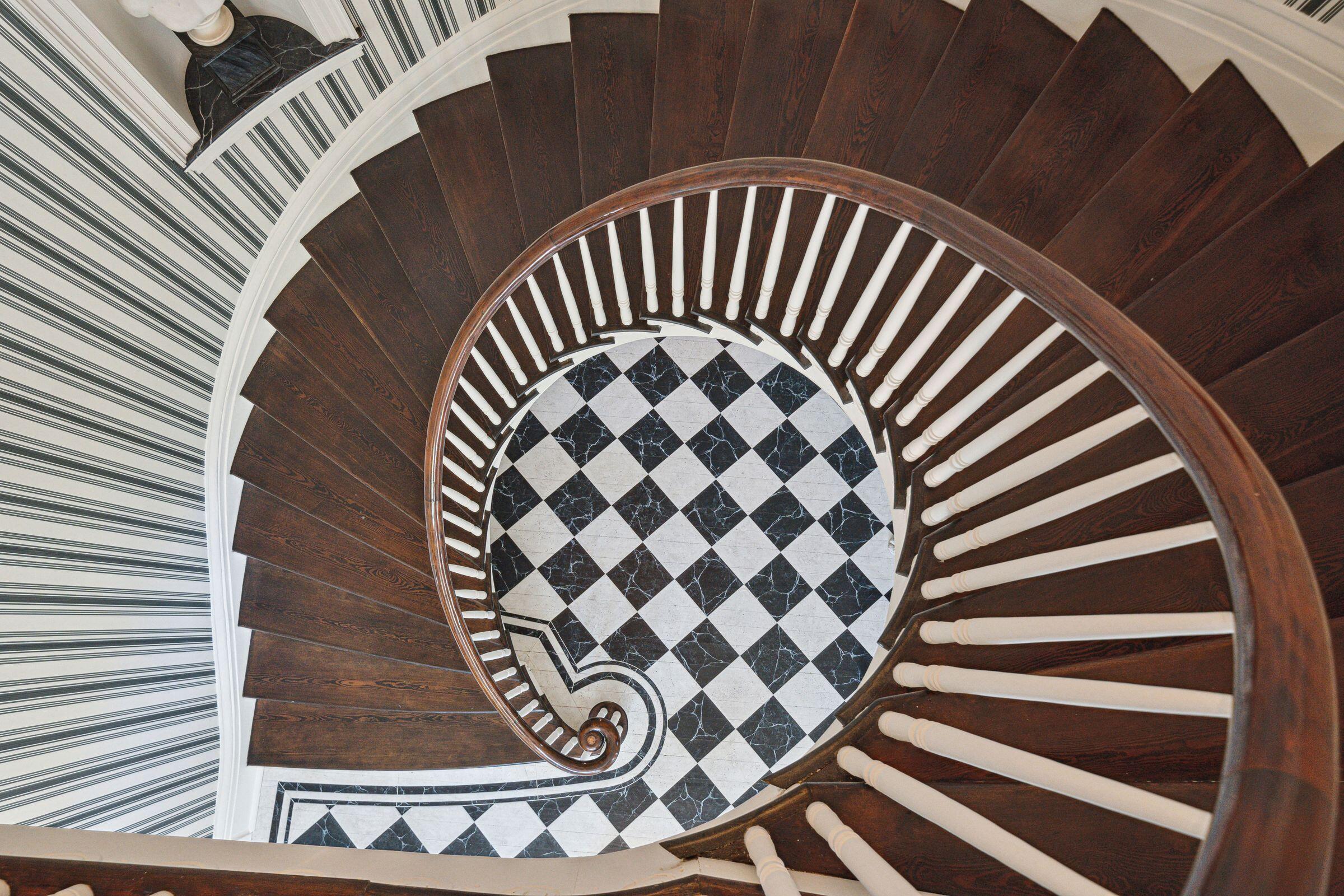 172 Tradd Street Charleston, SC 29401 - Photo 36 of 63 Staircase