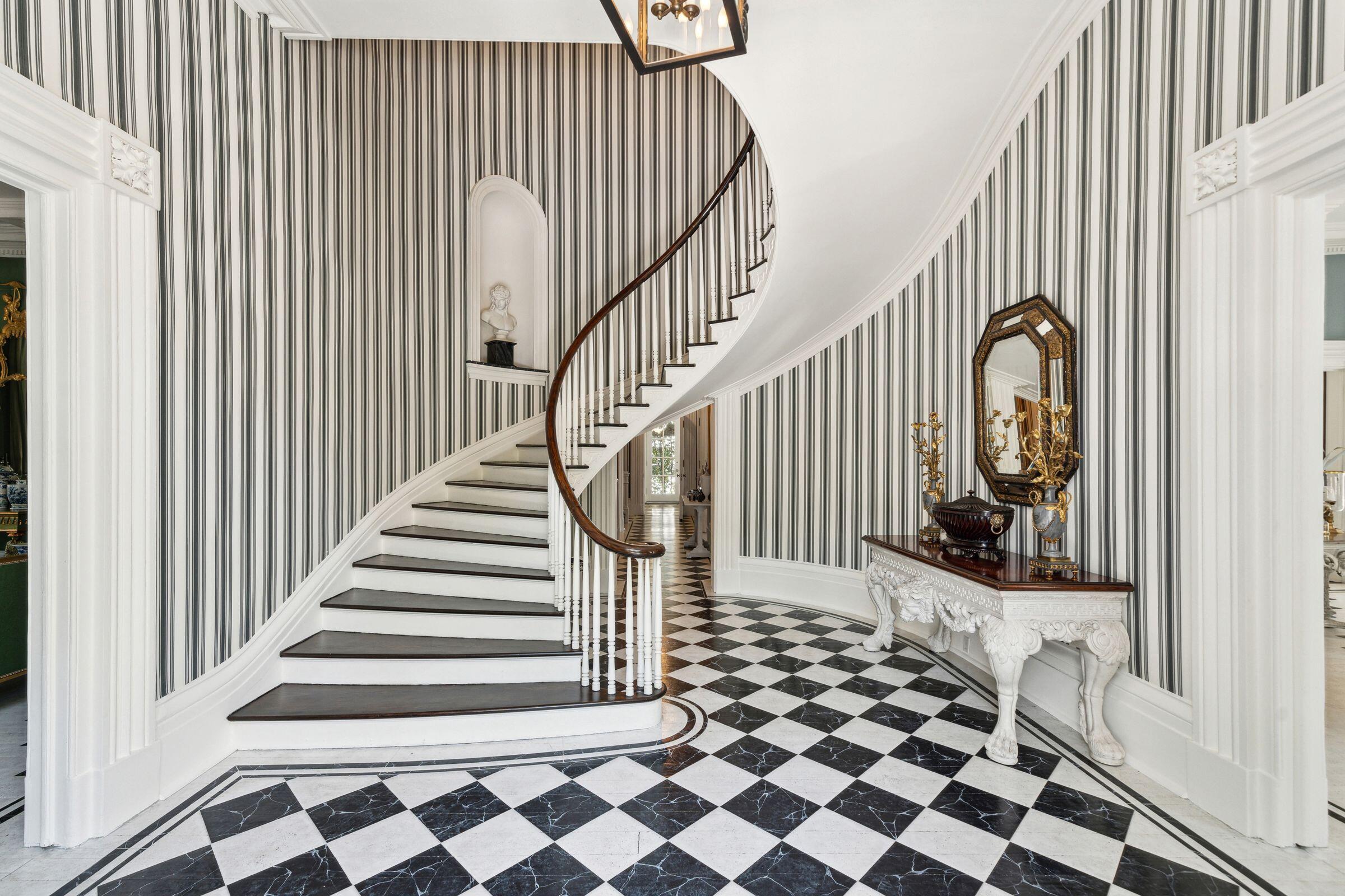 172 Tradd Street Charleston, SC 29401 - Photo 7 of 63 Foyer