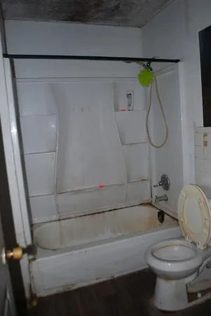 a view of a livingroom with an empty space