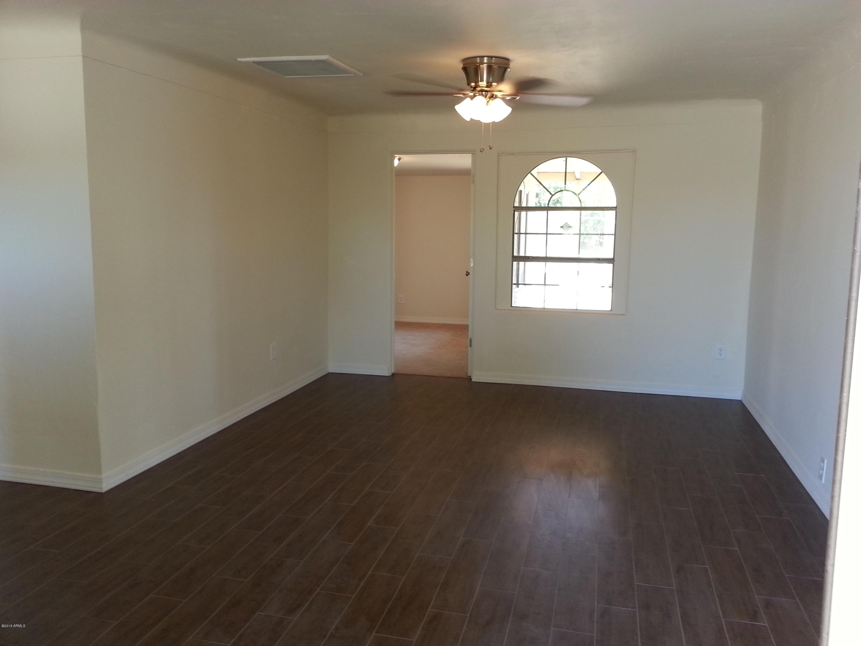 1846 East Monte Vista Road Phoenix, AZ 85006 - Photo 4 of 28 New Tile Flooring!