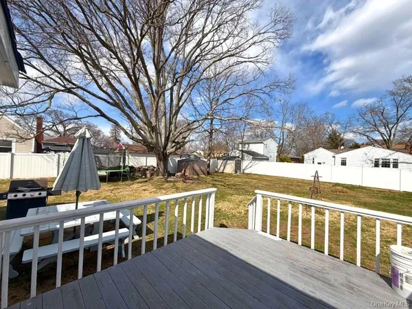 $530,000 | 240 South Strong Avenue, Lindenhurst, NY 11757