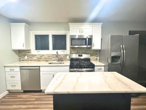 $530,000 | 240 South Strong Avenue, Lindenhurst, NY 11757