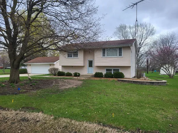 $345,000 | 1785 Vista Drive, Wilmington, IL 60481