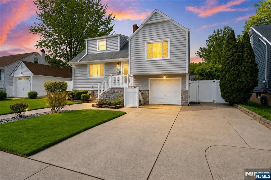 43 Berwyn Place Bergenfield, NJ 07621 - Photo 2 of 31