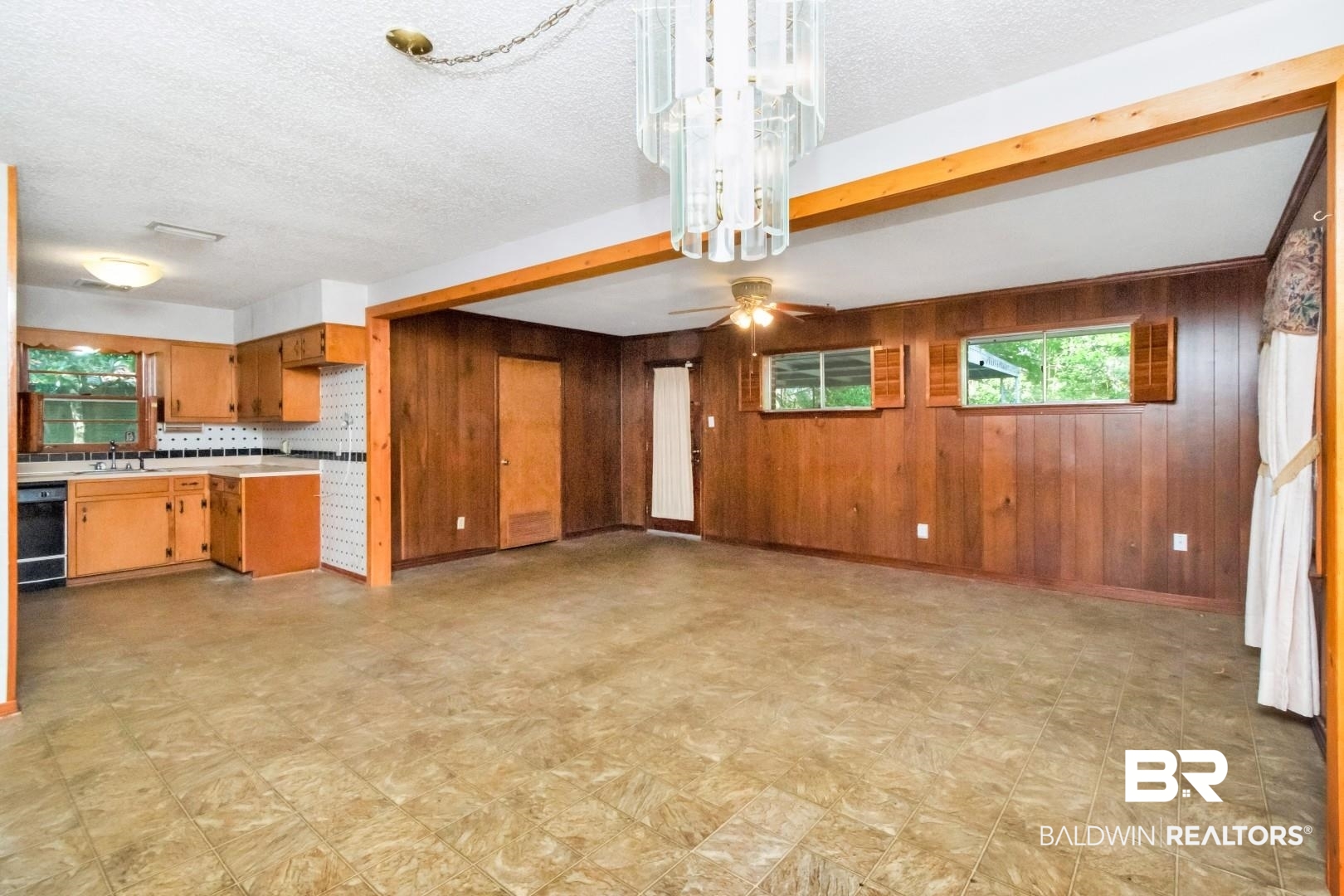 5858 Montfort Road South Mobile, AL 36608 - Photo 11 of 30 Living/ Dining Room