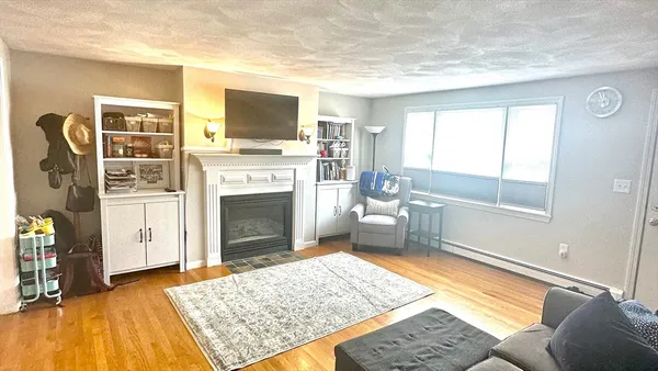 $3,850 | 28 Evergreen Avenue, Unit 28, Waltham, MA 02453