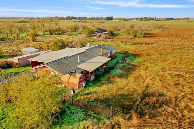 a view of a golf course with green space