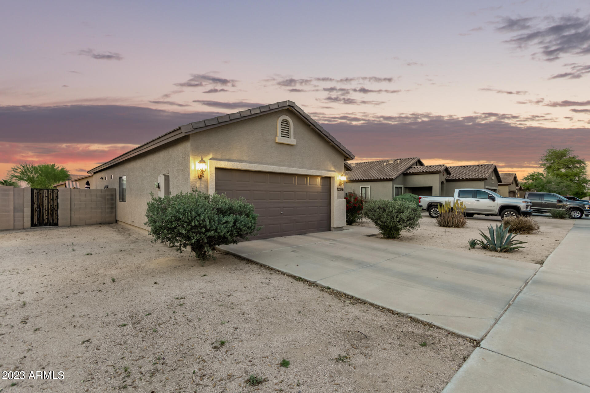1206 West Fremont Rd. Phoenix, AZ 85041 - Photo 2 of 40 0004-02-Fremont