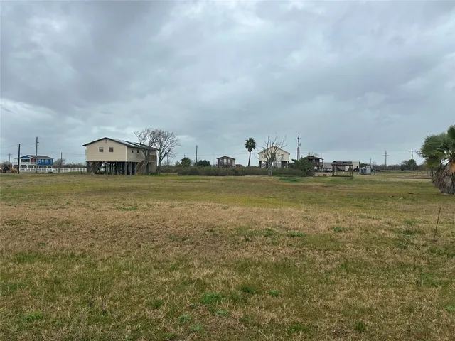 $30,000 | 7-8 Front Avenue, Port Bolivar, TX 77650
