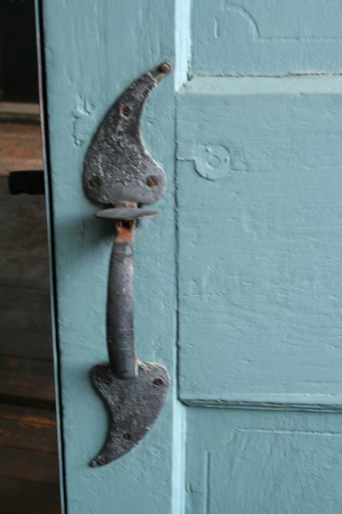 64 South Mountain Road Pittsfield, MA 01201 - Photo 3 of 20 Front door detail