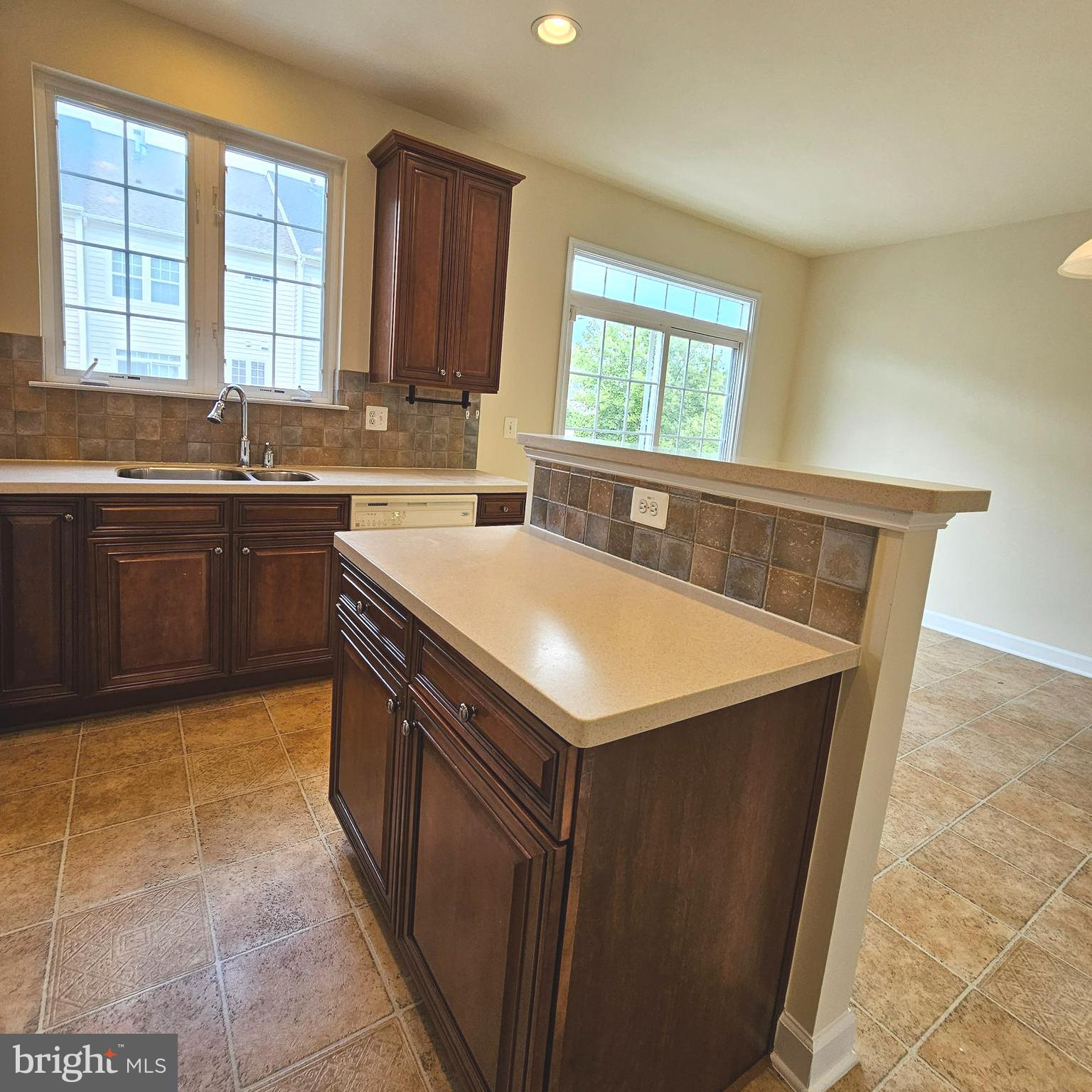 725 Chevington Court Woodbridge, VA 22191 - Photo 19 of 36 a kitchen with a sink stove and cabinets