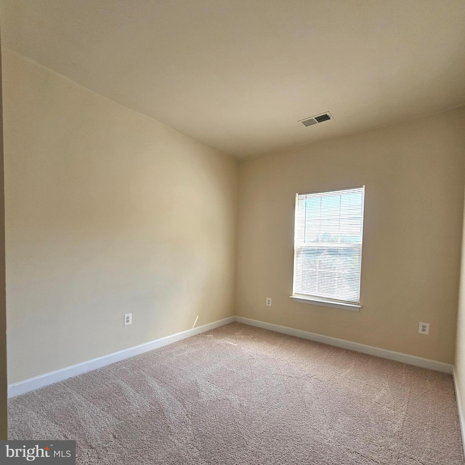 725 Chevington Court Woodbridge, VA 22191 - Photo 33 of 36 an empty room with a window