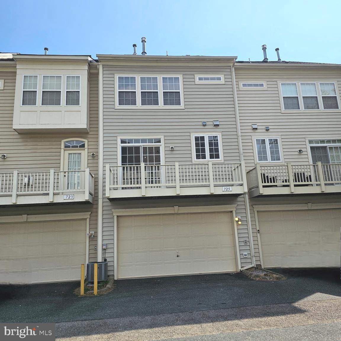 725 Chevington Court Woodbridge, VA 22191 - Photo 36 of 36 a front view of a house with a garage