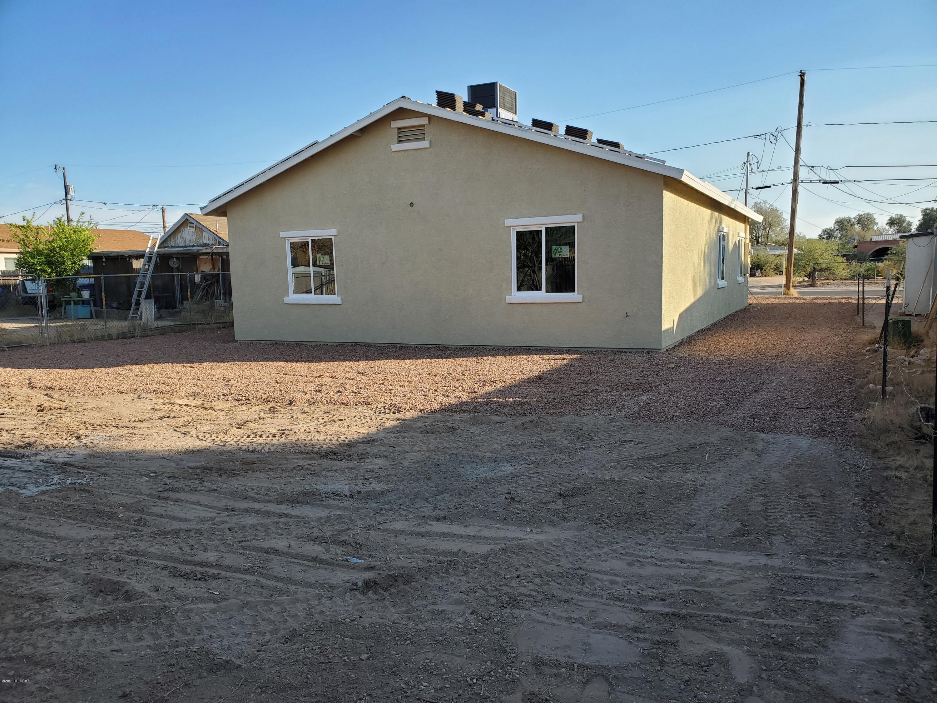 596 West Simmons Road Tucson, AZ 85705 - Photo 2 of 12