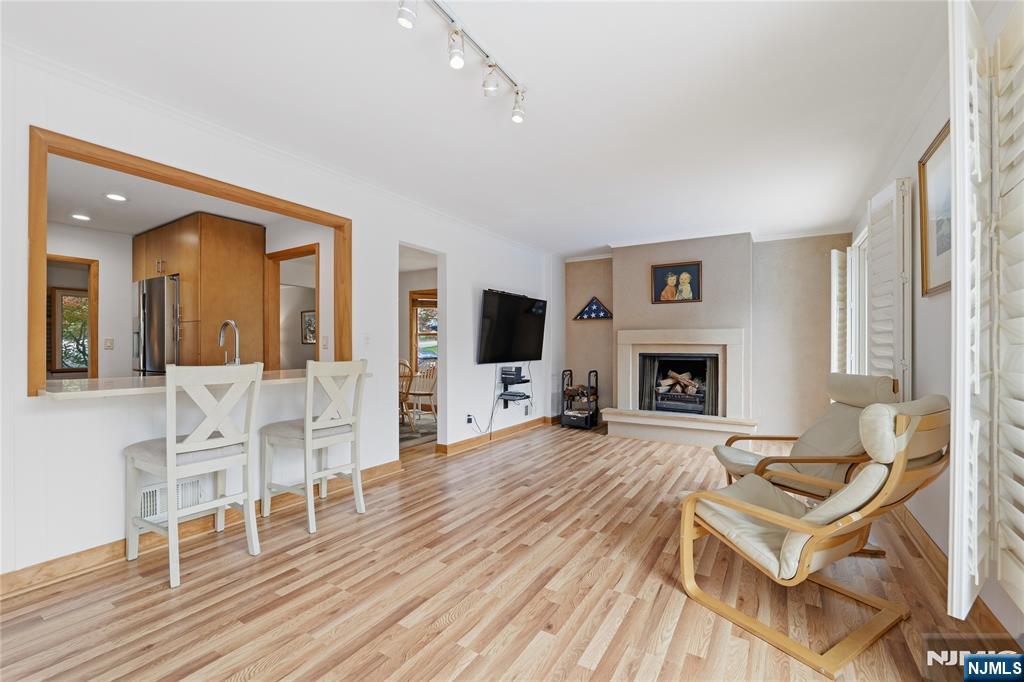 17 Westland Road Verona, NJ 07044 - Photo 7 of 9