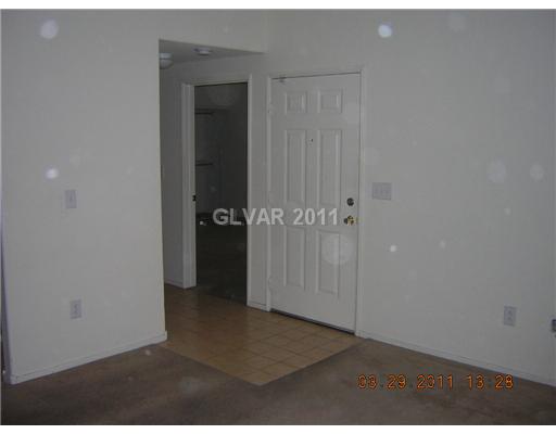 9580 West Reno Avenue, Unit 167 Las Vegas, NV 89148 - Photo 15 of 24 Living Room.