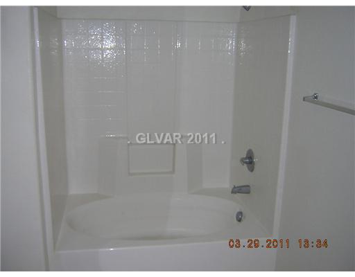 9580 West Reno Avenue, Unit 167 Las Vegas, NV 89148 - Photo 18 of 24 Master Bath/Spa.