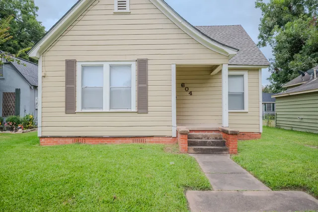 a front view of house with yard