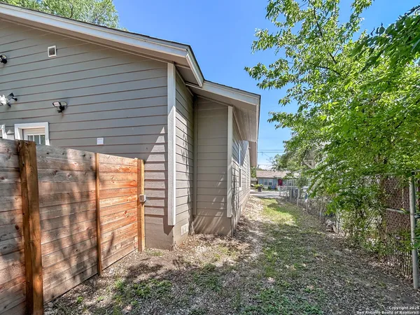 $1,100 | 438 Gulf Street, San Antonio, TX 78202