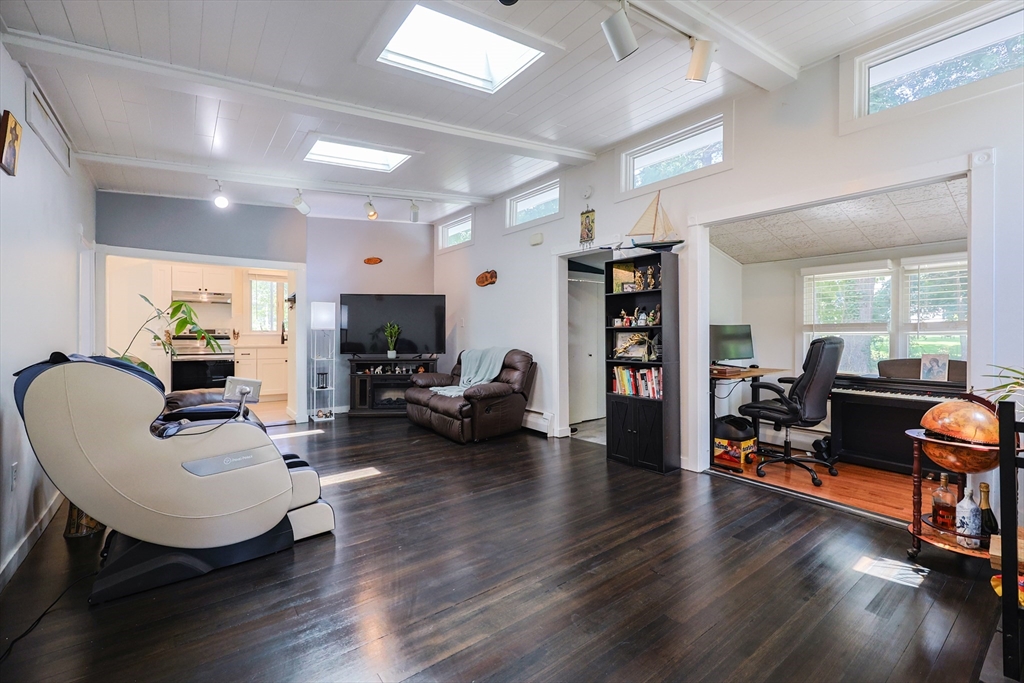 183 Mountain Street Sharon, MA 02067 - Photo 23 of 41