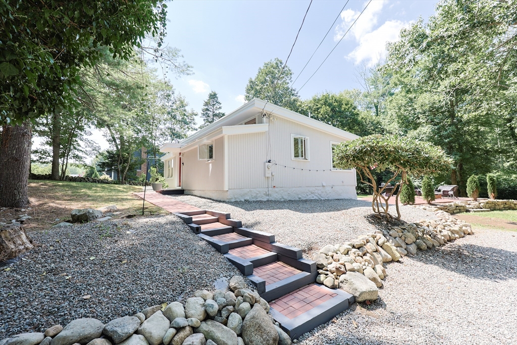 183 Mountain Street Sharon, MA 02067 - Photo 4 of 41