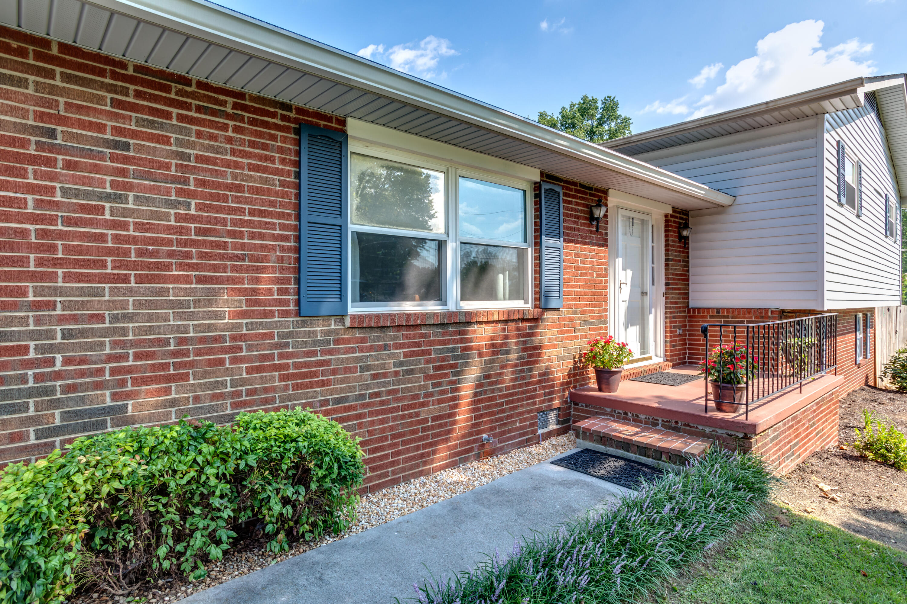 7324 Chartwell Road Knoxville, TN 37931 - Photo 4 of 35 exterior entry