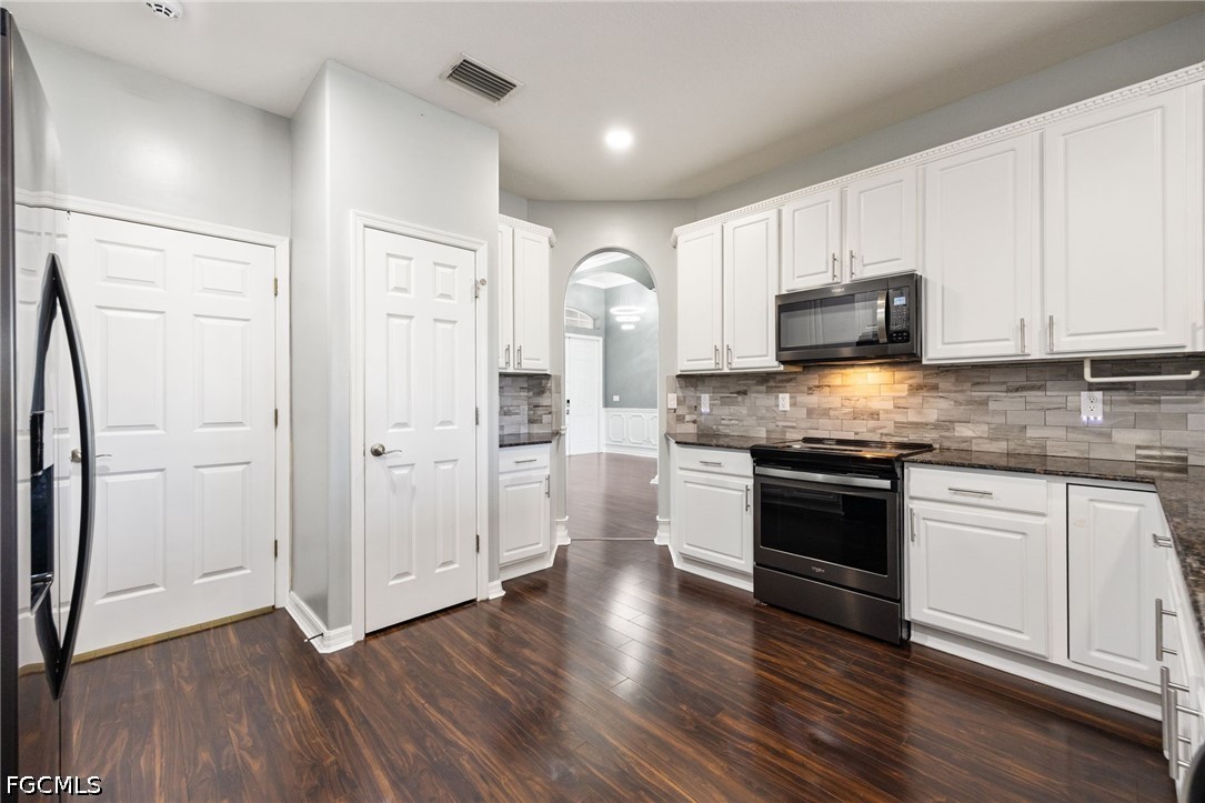 3940 Ruxton Road Naples, FL 34116 - Photo 5 of 50 Gallery Image 5