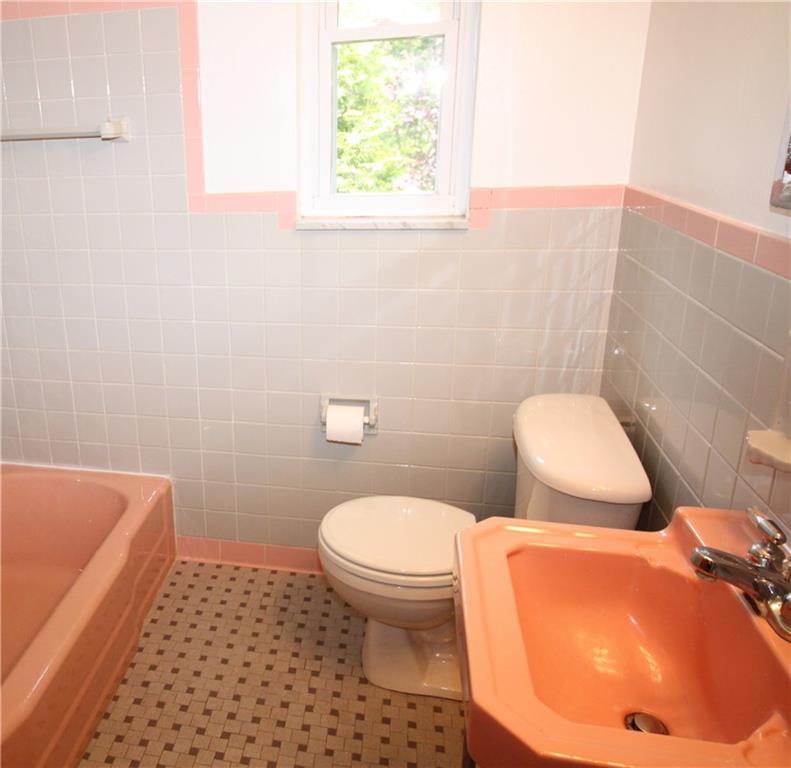 1165 Princeton Road Monroeville, PA 15146 - Photo 14 of 21 Main Bathroom